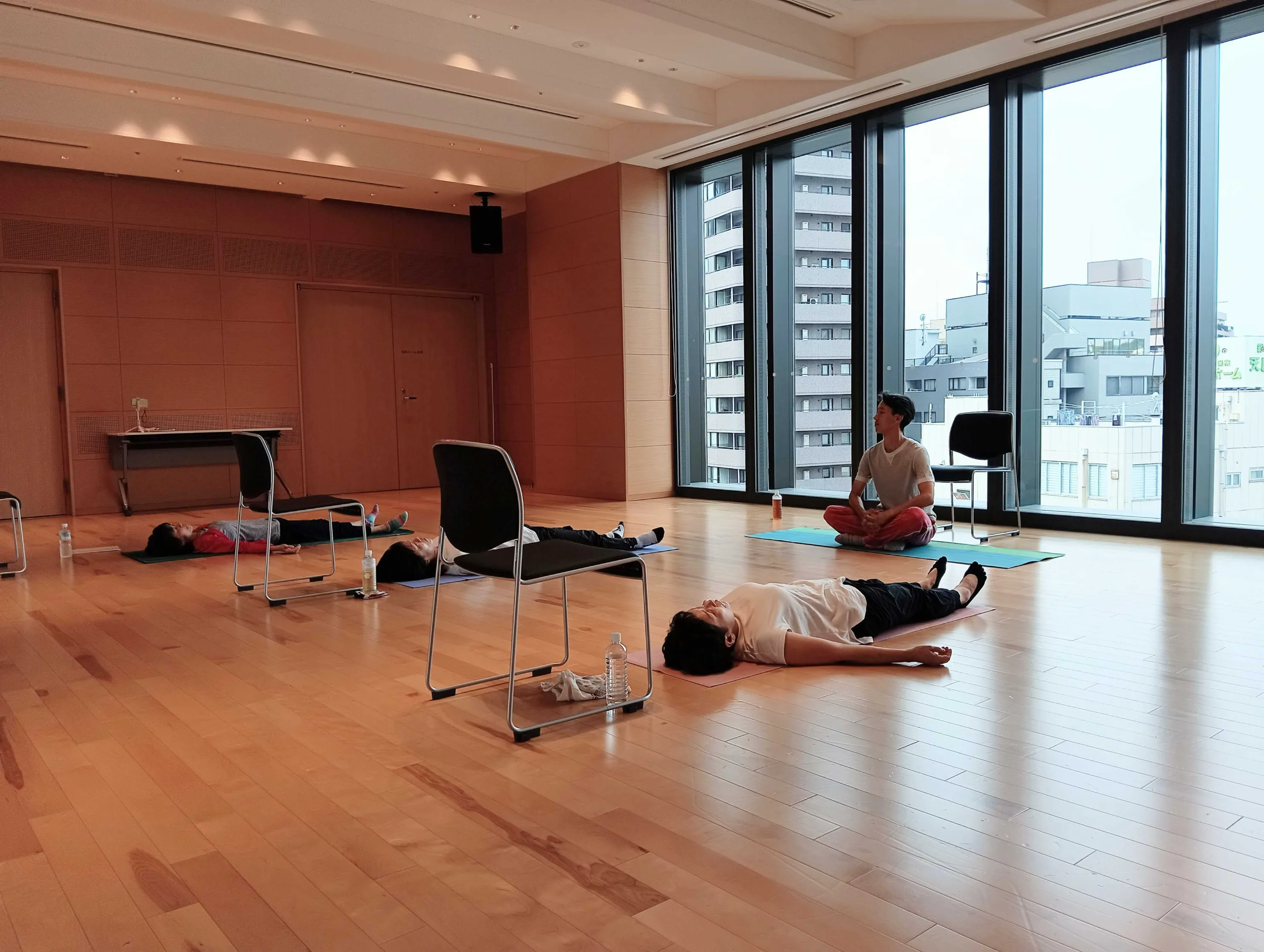 響きのスポットを探すグループワークのイメージ