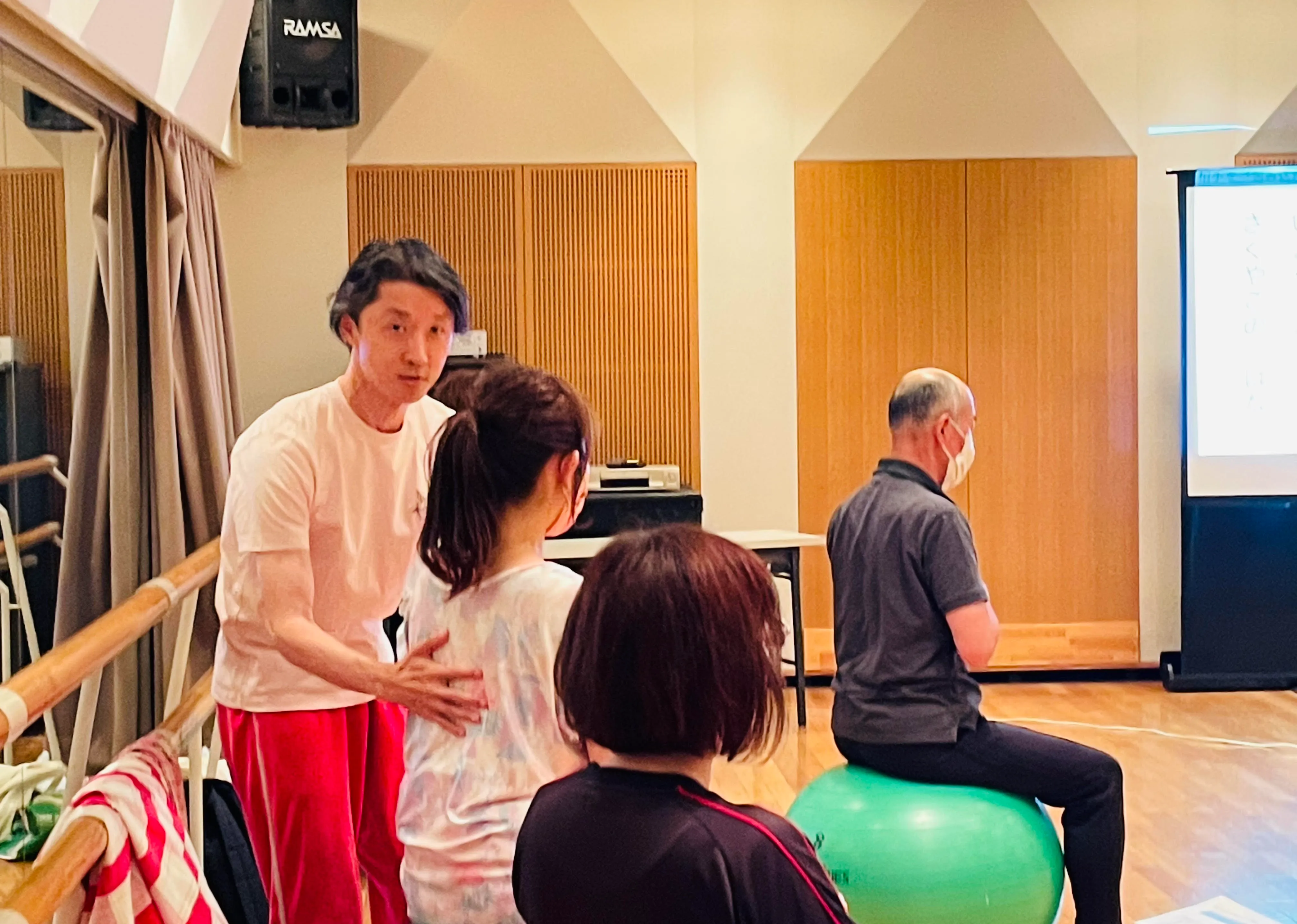 響きのスポットを探す声のワークのイメージ